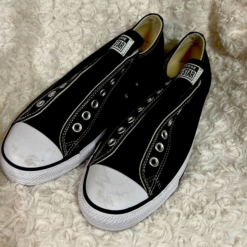 Converse Tennis Shoe - new condition